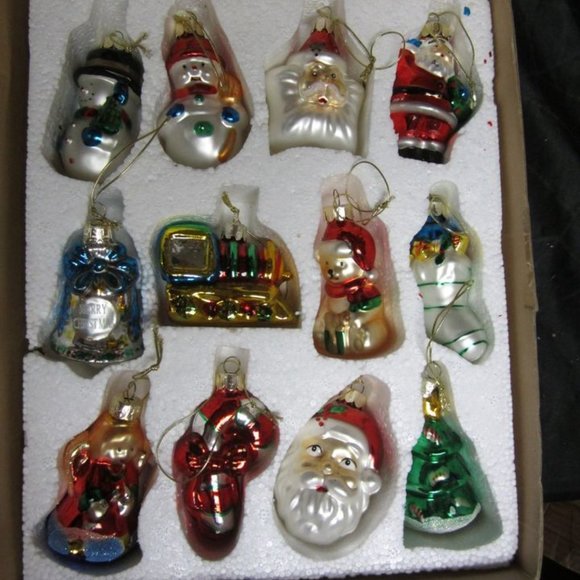 90'S METAL TREE WITH GLASS ORNAMENTS OF DIFFERENT CHRISTMAS SHAPES IN BOXES - Picture 3 of 9